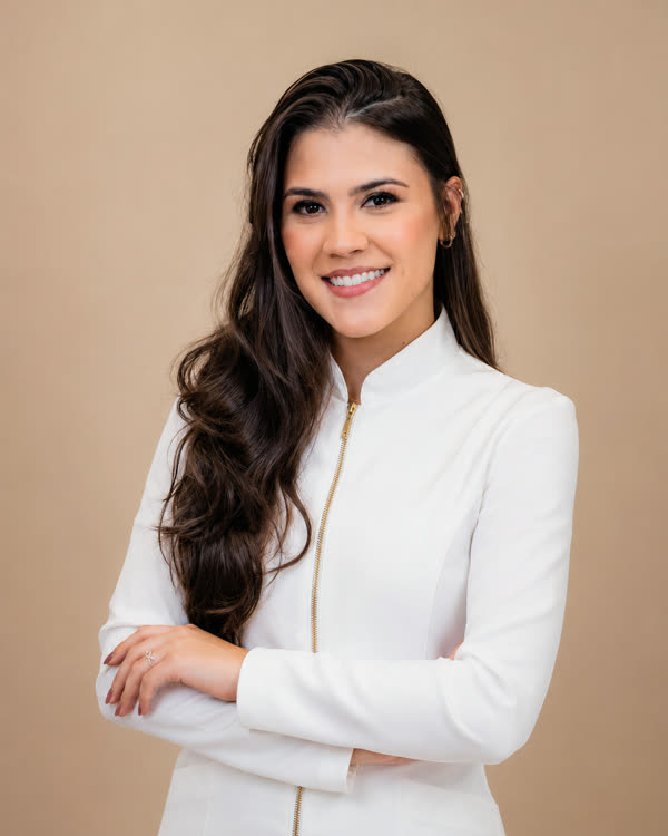 Dra. Thainá Chicorski